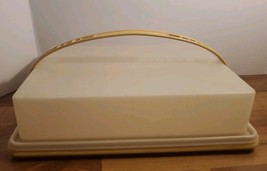 Tupperware 622-2 Rectangle Cake Carrier  Harvest Gold w/ Lid &amp; Handle  1... - $308.52 MXN