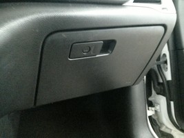 CHEROKEE  2014 Glove Box 104746312 - $1,082.89 MXN