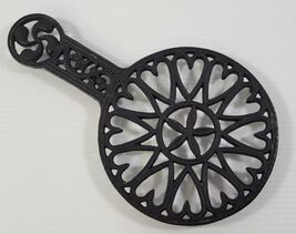 Wilton Black Cast Iron Trivet Pot Holder Heart Shape Design - $183.68 MXN