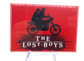 The Lost Boys Collector&#39;s Magnet   3 5/8&quot; X 2 5/8&quot; - $110.74 MXN