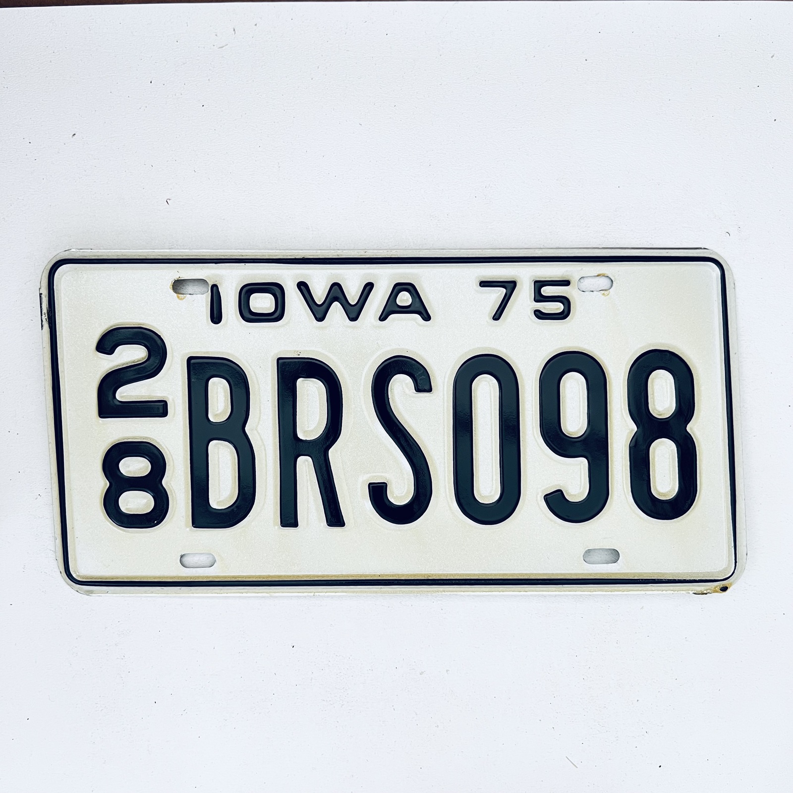 1975 United States Iowa Delaware County Passenger License Plate 28 BRS098 - £14.14 GBP