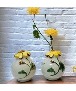 Vintage Ceramic Handpainted Embossed Flower Floral Salt Pepper Shakers - $370.27 MXN