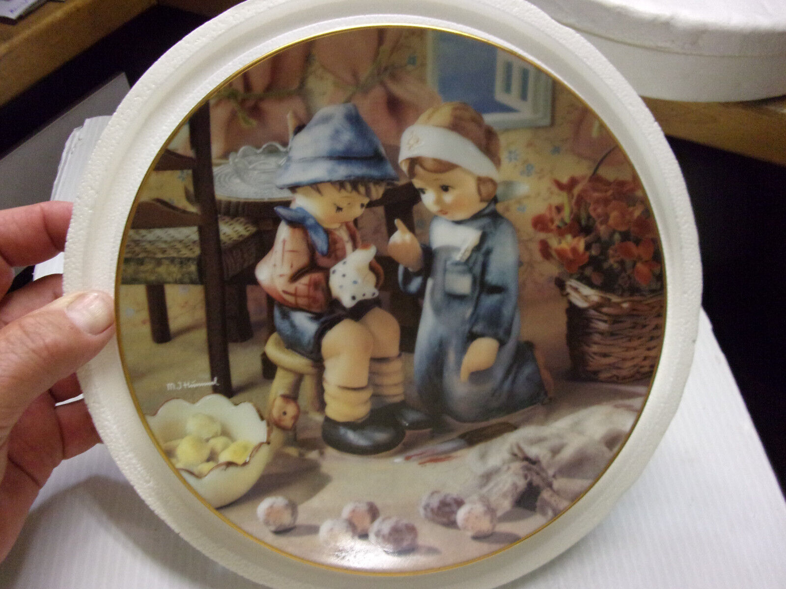 Danbury Mint Plate M.J.Hummel "tender loving care" Little Companions - $13.81