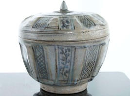 Very Large 15th/16th Century Thai Sawankhalok Kiln Condiment Jar with Lid - $410.60