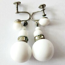 1970s Handmade Vintage Screw Back Clip On Earrings Dandle White Silver T... - $41.13 CAD