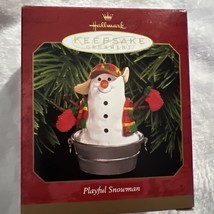 PLAYFUL SNOWMAN Vintage 1999 Hallmark Keepsake Ornament perfect condition QX6867 - $4.11