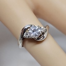 Beautiful CW 925 Sterling Silver CZ Ring Size 7 Clear Crystals - £19.67 GBP