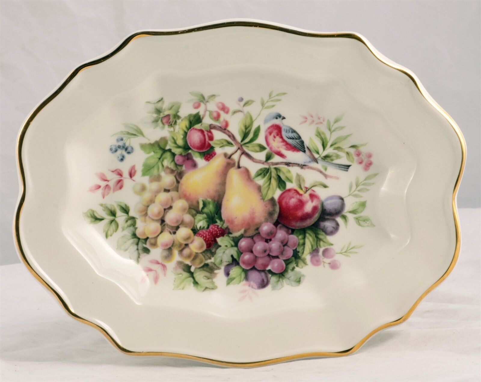 Decorative AVON Plate Vintage 1976 Hand Decorated 22K Gold Trim made in England - £13.88 GBP