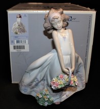 Lladro Wildflowers Girl Holding Flower Basket Figurine No. 6647 in Original Box - £438.05 GBP