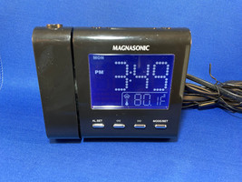 Magnasonic MM176K Projection Alarm Clock With Am/fm Radio Battery Backup - £15.91 GBP