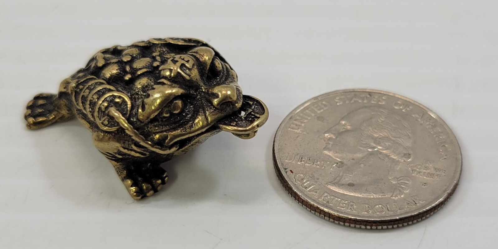*B5) Three-legged Toad Money Frog Chinese Mythical Amulet Talisman Figurine - $14.84