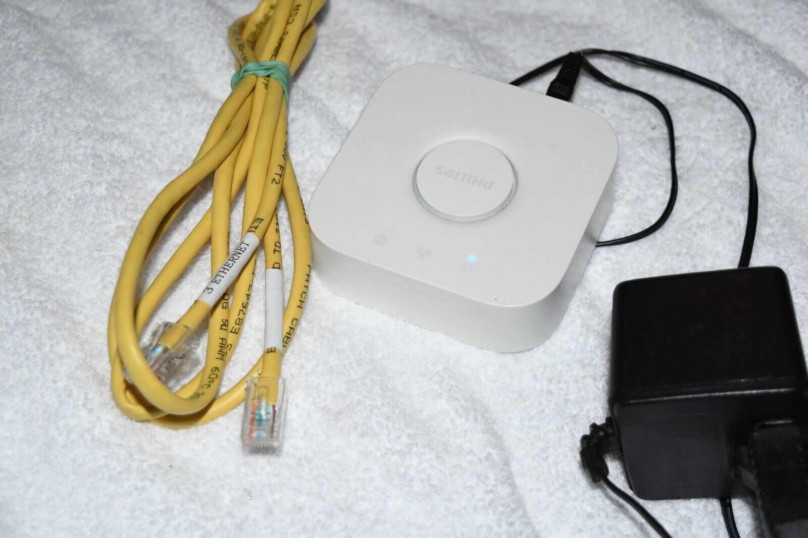 Philips Hue Bridge Lighting Controller 3241312018A w cables 1d ...