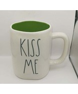 Rae Dunn Artisan Collection by Magenta &quot;Kiss Me&quot;/shamrock double-sided M... - €18,89 EUR