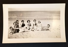1940s or 1950s Ladies Posing at the Beach Vintage Photograph Approx 5&quot;x3&quot; - £5.97 GBP