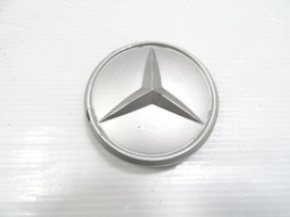 81 Mercedes R107 380SL wheel center cap 1074000025 - £14.69 GBP
