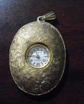 Unique Citation Gold Tone Metal Pendant Watch - $358.07 MXN