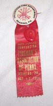 1959 VINTAGE READING PA FIRE DEPARTMENT FIREMAN RIBBON BADGE WITH HELMET - £7.90 GBP