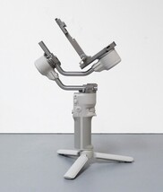 DJI RS 4 Mini 3-Axis Gimbal Stabilizer - Gray image 4