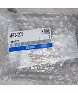  New SMC MHF2-12D2 AIR GRIPPER CYLINDER    - $1,082.19 MXN