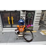 Denver Broncos NFL Minifigure Keychain (1) - $225.09 MXN