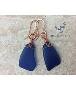 Handmade dangling copper wire wrapped cobalt blue sea glass petal earrings - €24,82 EUR