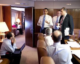 President Barack Obama meets with his staff aboard Air Force One Photo Print - £7.18 GBP