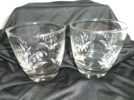 Libbey Lily of the Valley Juice/Rocks Glasses Raised White Flower Gold Rim Set 2 - £15.71 GBP