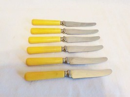 6 Vintage Mid Century Yellow Bakelite Individual Butter Knives 4 5/8&quot; Long - £14.63 GBP