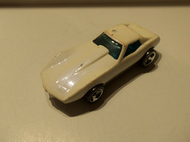 Vintage Mattel Hot Wheels 1975 White Corvette Stingray Race Car - NO RUST - $15.79