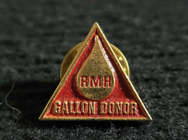 Vintage Rockingham Memorial Hospital Gallon Blood Donor Lapel Pin Collec... - $15.99