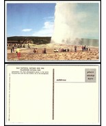 Yellowstone National Park Postcard - Old Faithful Geyser &amp; Inn M8 - $52.50 MXN