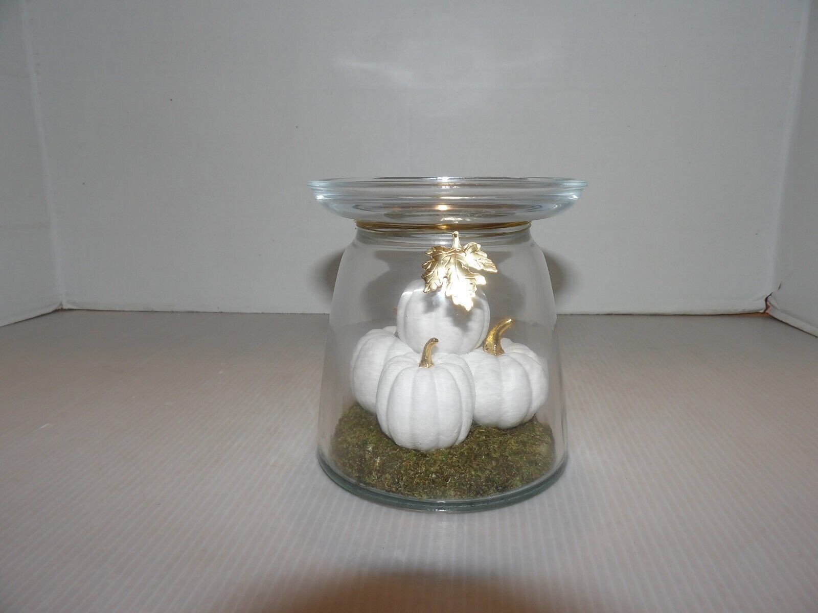 Bath and Body Works Pedestal Candle Holder-White Pumpkins/Autumn-Glass - £35.93 GBP