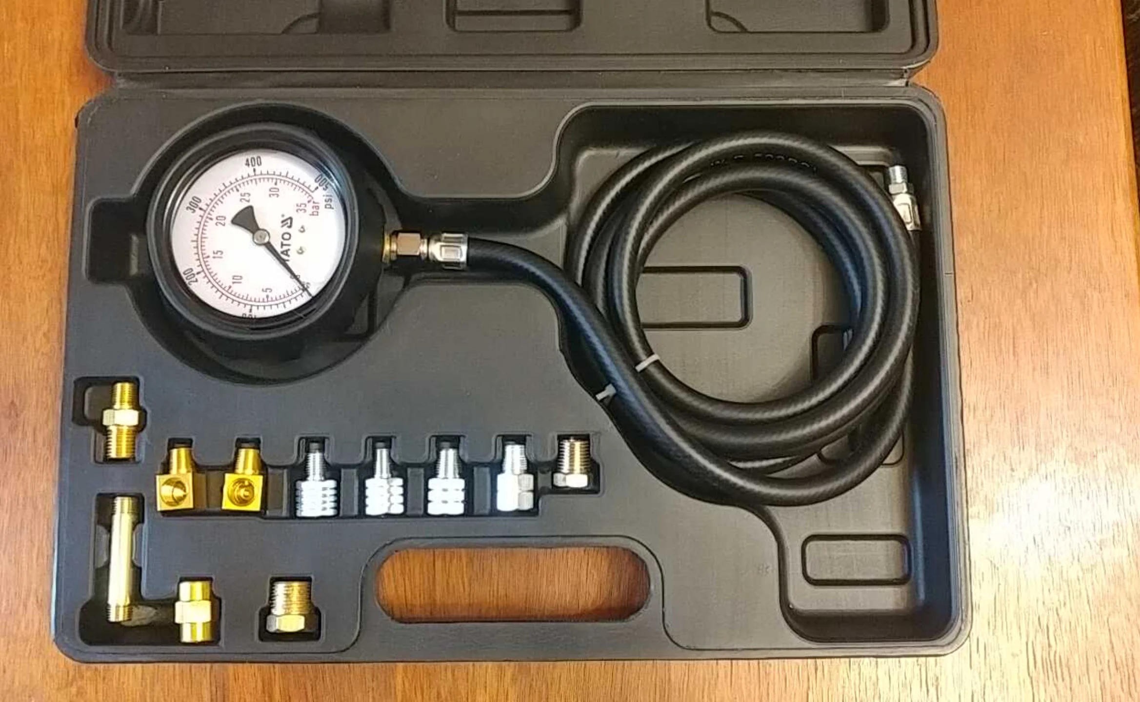 Oil pressure tester with adapters 0-35 bar (one set) - $57.85 CAD