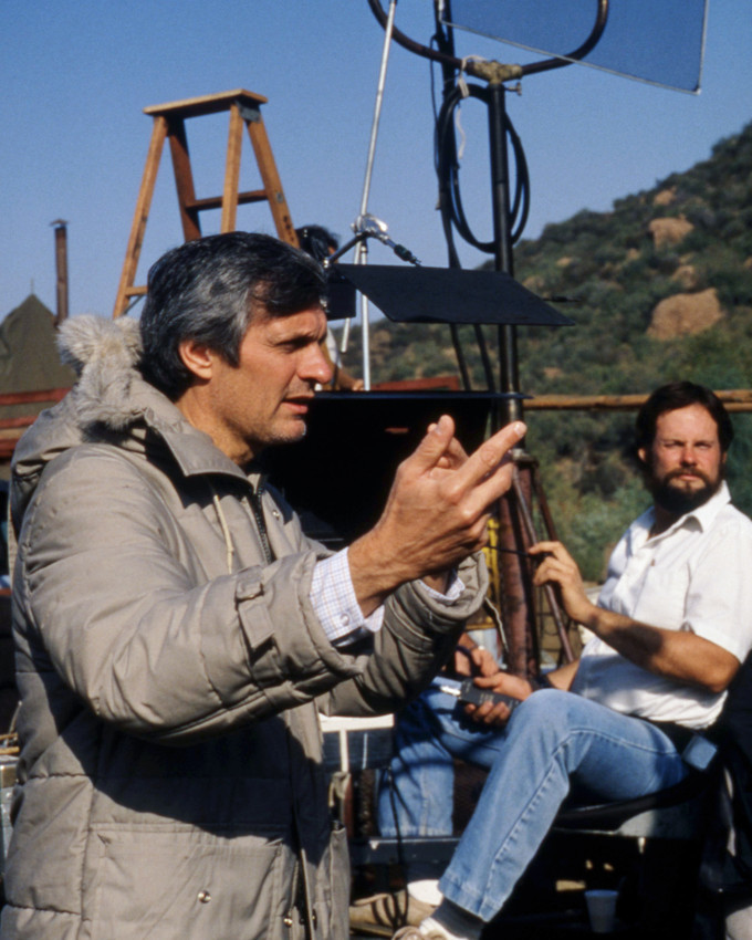 Primary image for Mash Featuring Alan Alda on Set Directing 16x20 Canvas