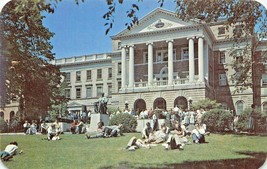 Madison WI-UNIVERSITY WISCONSIN-BASCOM HALL-STUDENTS Relaxing Postcard - £3.55 GBP