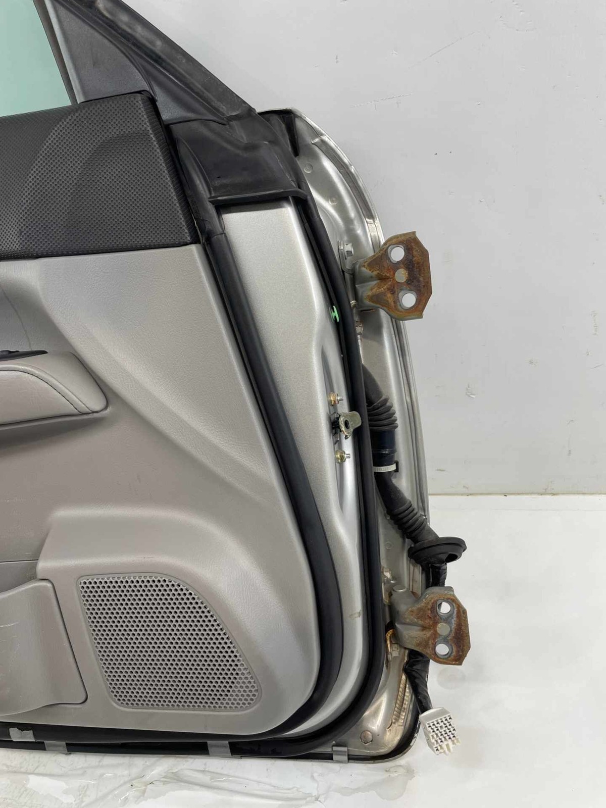 2006-2008 Subaru Forester LH Driver Front Door Assembly W/ Glass & Panel Scratch Item image 12