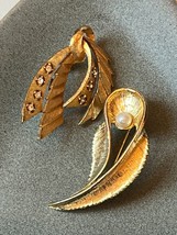 Vintage Lot of Goldtone Loop w Faux Pearl &amp; Ribbon w Clear Rhinestone Accents - £9.85 GBP