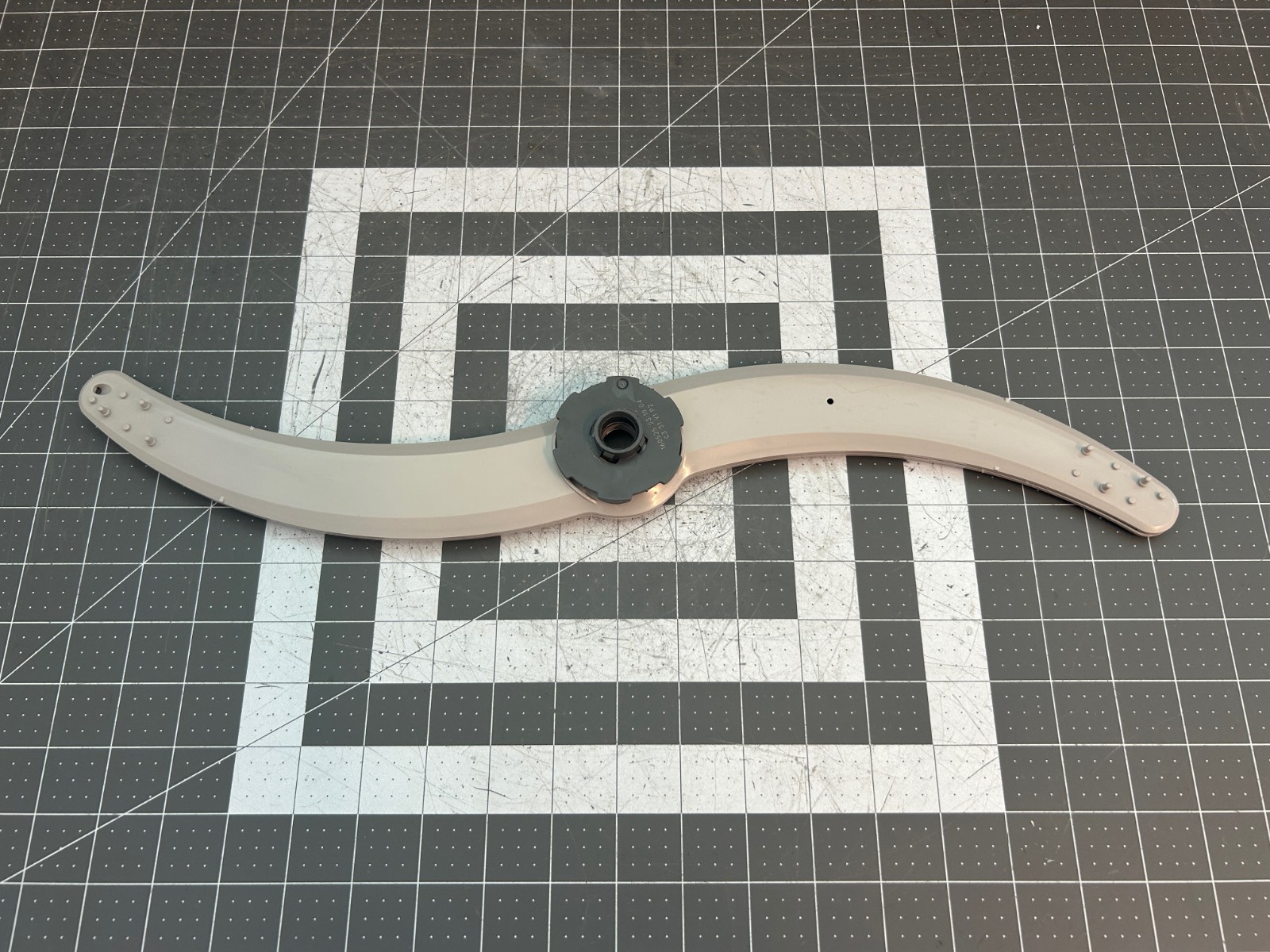 GE Dishwasher Middle Spray Arm P# WD22X33498 Item image 2