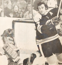 1973 Phil Esposito Hockey NHL Player Sports World Magazine Page Cut Spor... - $472.21 MXN
