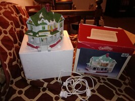 Vintage Lemax Hearthside Bed And Breakfast Lighted Porcelain House 1993 - $47.51