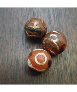 Lot 3 perles d&#39;agate gravées tibétaines d&#39;Asie centrale de l&#39;Himalaya... - $86.20