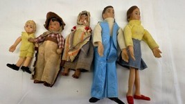 Vintage Dollhouse Family Figures Thread Wrapped Dolls Lot of 4      EL - £63.19 GBP