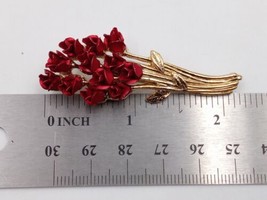 Vintage Dozen Red Roses Bouquet Gold Tone Pin Brooch Signed DM 97 - £8.24 GBP