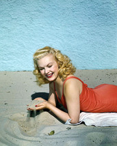 June Haver 8x10 Photo sexy in red swimsuit on beach - £6.28 GBP