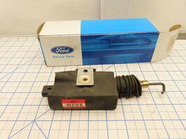 Ford F5VY-5426594-A Power Door Lock Actuator Lincoln - $818.71 MXN