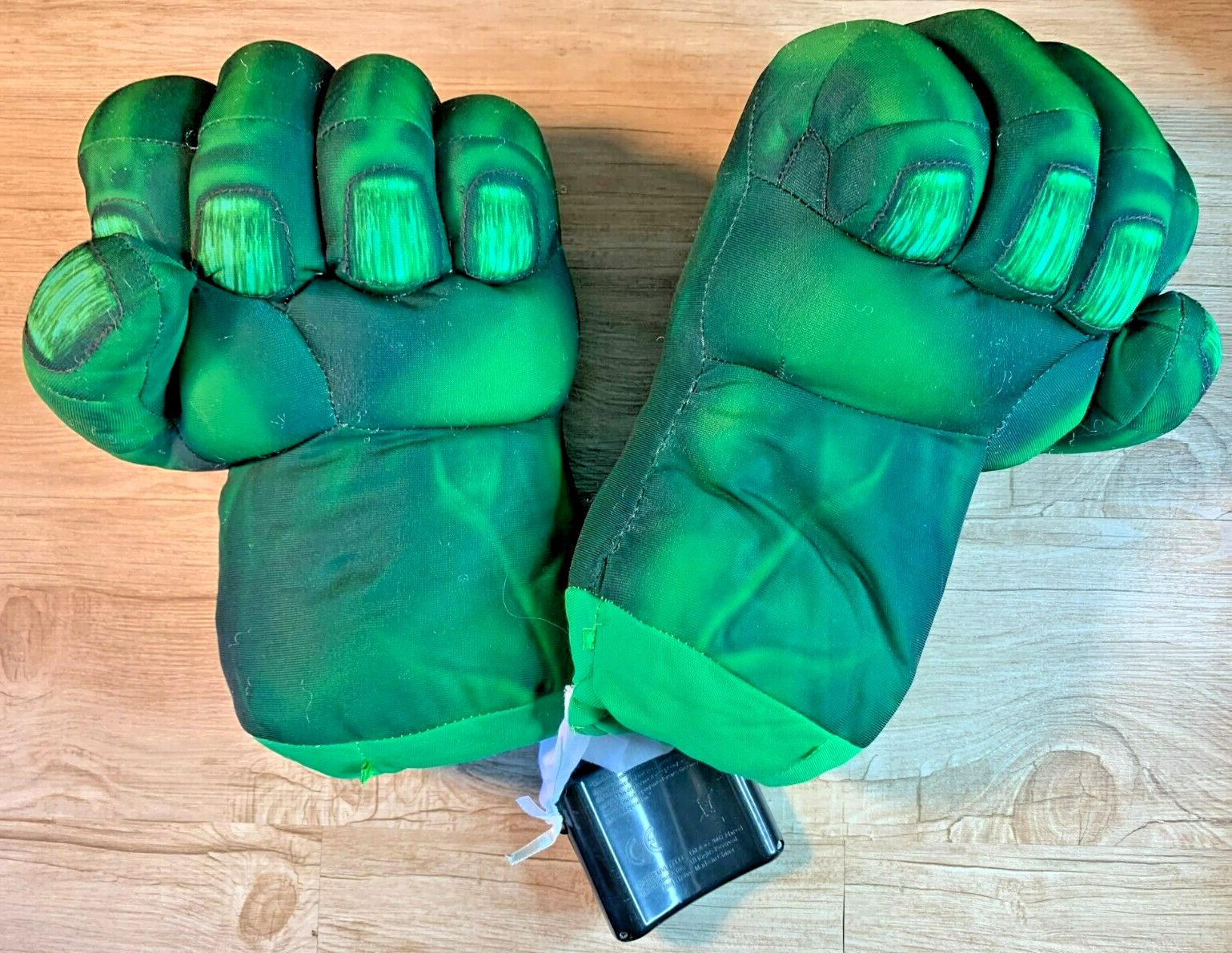 Incredible Hulk Marvel Talking Fist Smash Hands Tested And Working, Superhero - £27.75 GBP