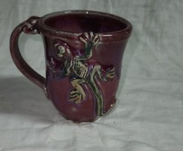 VTG 1998 Blue Ridge Pottery Virginia Lizard Gecko Coffee Mug Tea Maroon Red - £35.43 GBP