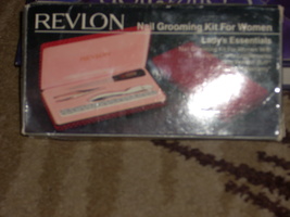 Revlon nail grooming kit for women 4 pieces nib - £18.34 GBP