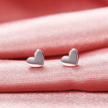 Minimalist Earrings Compact Mini Glossy Heart-Shaped Earrings For Women Girly Ea - £8.02 GBP
