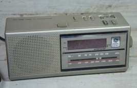 Vtg GE General Electric 7-4637A Digital Alarm Clock Radio AM/FM Woodgrain WORKS - £7.39 GBP